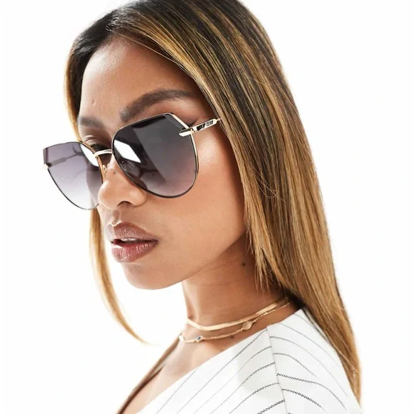 Quay Australia Main Character Sunglasses MAIN CHARACTER Large Round Sunglasses with Gold Frames  main image 3